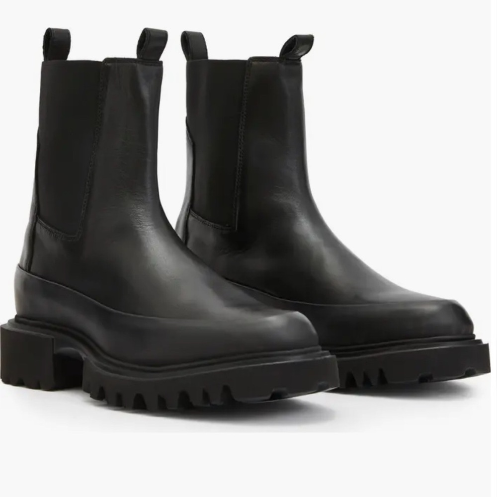 Harlee Lug Sole Chelsea Boot size 38, euc